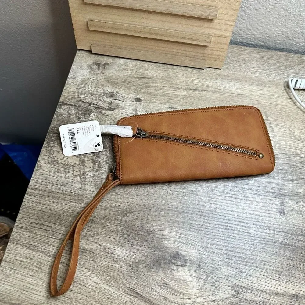 Free People Women’s Tan Brown Vegan Leather Zip Wallet New NWT